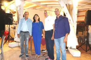 Foto ricordo da sx ilsindacodiUstica Salvatore la Signora Li Vigni Tusa, Vincenzo Autolitano e Beppe Tisci,presidente e vicepresidente delll LNI Palermo.