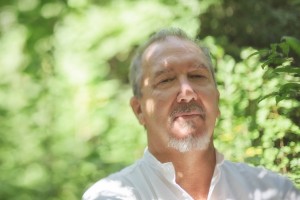 Francesco Italia ha sperimentato le tecniche di respirazione prima da da subacqueo e poi su stesso a fini di salute fisica e mentale. Da qualche tempo sente il bisogno dicomunicare adaltri quanto appreso.