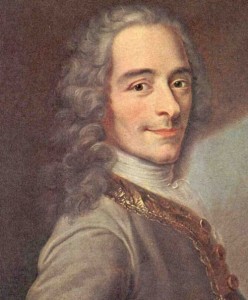 Voltaire fa parte di una serie di affascinanti pensatori francesi. Profondi e scanzonati alcontempo erano vittimediondm,entalieori, ma "gettarono sassi opportunimnella piccionaia
