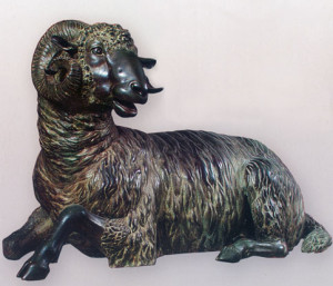 L'Ariete in bronzo uno dei pezzi più noti e pregiati al Salinas dell'Olivella 