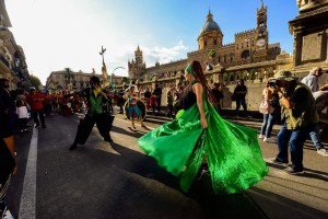La festa va in giro per Palermo.