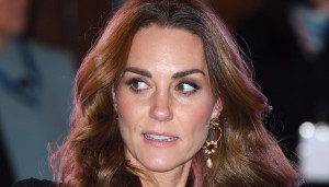 la splendida Kate di una ricca famiglia borghese, pur senza nobiltà d'origine frequentava i migliori college britannici. Una favola moderna la vede regina.Sua nonna era una semplice commerciante ,ma si sa che fosse ...ambiziosa.