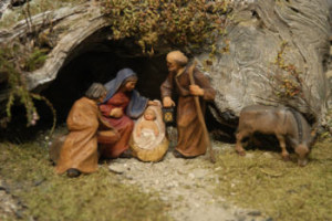 Questo è il "Presepe": un esmpio di"edizione povera", ma significativa, perché Gesù non nacque nello sfarzo.Insomma: il presepe fatelo come potete,ma fatelo!