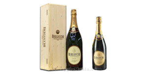 Berlucchi, uno degli spumanti di Franciacorta, zona temperata perché presso il Lago d'Iseo. E' prodotto con il metodo champenoise come lo Champagne francese.
