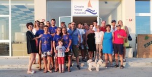 Foto ricordo - dirigenti ed equipaggi - nella sede del Circolo Velico Kaucana