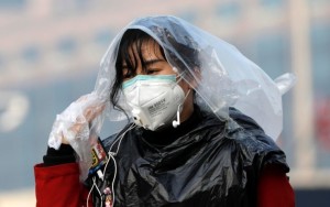 Perché solo il respiro? Questa bella cinesina si è corazzata. Non fosse mai nato il 'povero' Pasteur! Ciò che è stato recepito è che piccoli esseri chiamati microbi e poi i virus fossero la sola causa d'ogni male fisico. Pasteur certamente capiva come non sia così. Persino Marx morendo disse: "...quel che è certo è che io non sono marxista!"