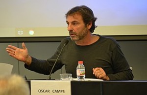 Oscar Camps Gausachs (Barcelona; 1963), es socorrista, empresario y activista español, conocido principalmente por ser el fundador y director de la ONG badalonesa Proactiva Open Arms. Trattasidi un avventuriero dell'era Twitter.Un volto e un fisico quasi cinematografico. Chi sa se lo vedremo sul grande schermo o dove altro...