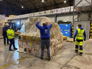 Pare che grossi vcarichi di'mascherine' siano stati spediti dall'Italia all'esyero: ovviamente a pagamento...