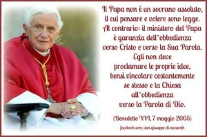 Papa Ratzignger spiega i limiti dei poteri papali. Don Alessandro è fra quelli che considerano ancora Benedetto XVI 'il vero papa'.
