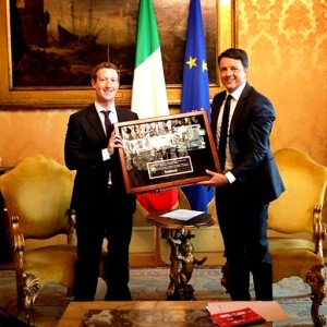 Zuckelberg in una rara foto con Matteo Renzi. Due giovani più o meno rampanti.
