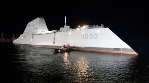 Lo USS Zumwalt, fantascientifico sommergibile nucleare americano. Trump ha bloccato la costruzione di nuovi esemplari - troppo costosi - che Barack Obama aveva già commissionato....