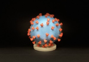 Diventerà un soprammobile. La 'dida' recita: 'particella di coonavirus'. Per chi non haavuto guai o è guarito,meglioriderci su. Ma per molti non sarà facile...