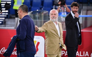 De laurentisconsol srri suoexallenatore. Agnelli guarda in tralce, ma non ha perso il fair play.