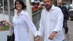 Matteo Salvini nei giorni felici accanto ad Elisa Isoardi.