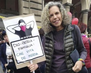 Che vita de merda: in un dialettoquasi spagnolo fa più effetto. La facilitàdi negare Dio fino alla blasfemia è un chiaro segno di stupidità e ignoranza...