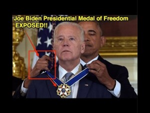 L'investitura massonica di Biden per mano di Obama (foto): è ovvioche ambedue sono gli 'utili idioti' di capi meno visibili: l'espediente di mettere in primalinea un cndodo 'fesso' è usuali nelle accolite di stampo massonico.