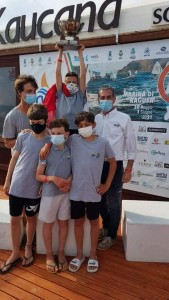 Vassallo vincitore della coppa Aico con i compagni di squadra e il Consigliere nazionale Ignazio Florio Pipitone