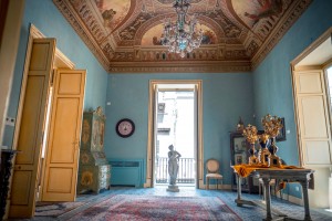 Uno dei saloni interni, la ?volterrana con gregi e affreschi rappresenta la regola del tempo nei palazzi nobiliari e di pregio. Era il modo di riprodurre al 'chiuso' il ricordo della realtà naturale.