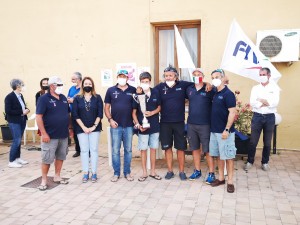 Premiazione equipaggio Euz II Villa Schionosa. A dx nella foto il Consiglere nazionale Ignazio Florio Pipitone che presiedeva giuria e comitato di regata.