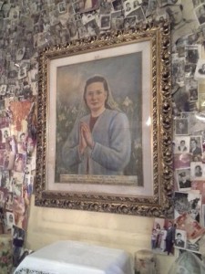Il quadro di Caterina Leone con gli ex voto.